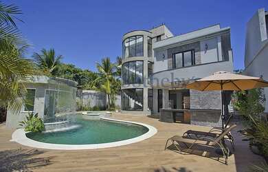 Imagem: A casa em condomínio possui 5 Dormitórios, 5 Banheiros, 4