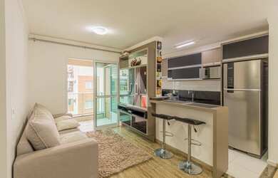 Imagem: O apartamento possui 2 Dormitórios, 1 Banheiro, 1 Vaga na garagem