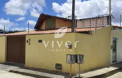 Imagem: A casa possui 3 Dormitórios, 1 Banheiro, 1 Vaga na garagem