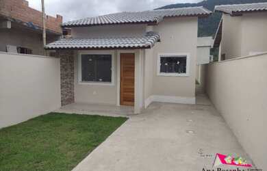 Imagem: A casa possui 2 Dormitórios, 2 Banheiros, 2 Vagas na garagem