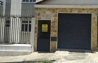 Imagem: A casa possui 3 Dormitórios, 1 Banheiro, 1 Vaga na garagem