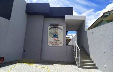 Imagem: A casa possui 3 Dormitórios, 5 Banheiros, 3 Vagas na garagem