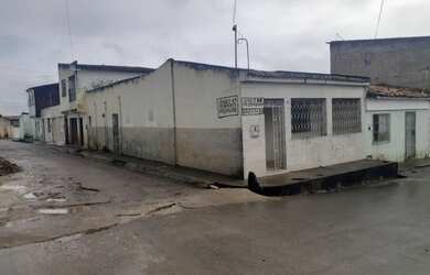 Imagem: A casa possui 2 Dormitórios, 1 Banheiro e está localizado