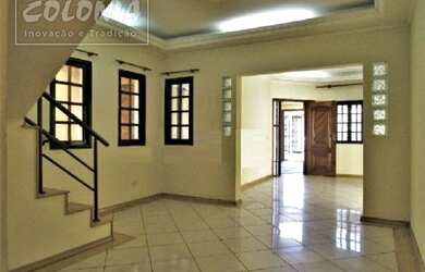 Imagem: A casa possui 3 Dormitórios, 5 Banheiros, 5 Vagas na garagem