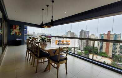 Imagem: O apartamento possui 3 Dormitórios, 1 Banheiro, 4 Vagas na