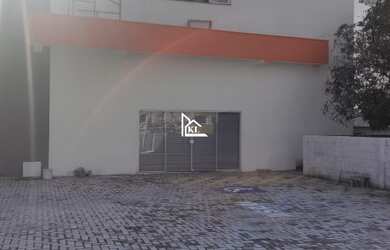 Imagem: O depósito possui 5 Vagas na garagem, 155m² de Área e está