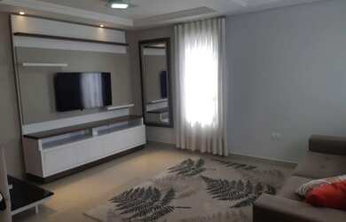 Imagem: A casa possui 2 Dormitórios, 2 Banheiros, 2 Vagas na garagem