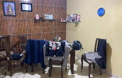 Imagem: A casa possui 4 Dormitórios, 2 Banheiros, 2 Vagas na garagem