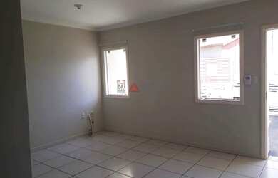 Imagem: A casa possui 3 Dormitórios, 1 Banheiro, 2 Vagas na garagem