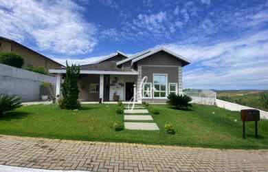 Imagem: A casa em condomínio possui 3 Dormitórios, 5 Banheiros, 219m²