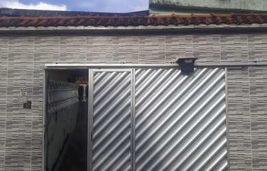 Imagem: A casa possui 3 Dormitórios, 2 Banheiros e está localizado