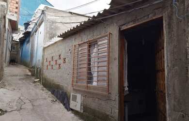 Imagem: A casa possui 1 Dormitório, 1 Banheiro e está localizado