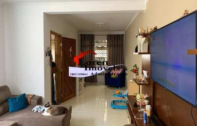 Imagem: A casa possui 4 Dormitórios, 2 Banheiros, 3 Vagas na garagem