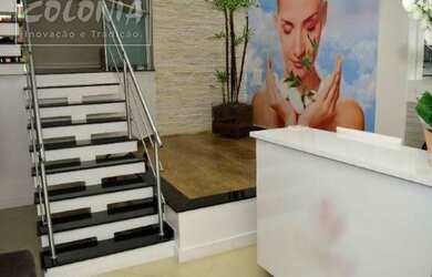 Imagem: O depósito possui 2 Vagas na garagem, 340m² de Área e está