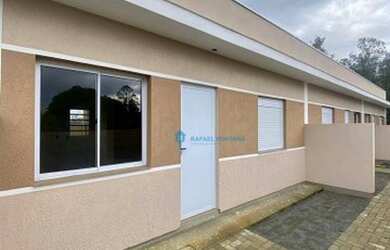 Imagem: A casa possui 2 Dormitórios, 1 Banheiro, 1 Vaga na garagem