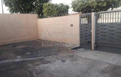 Imagem: A casa possui 3 Dormitórios, 2 Banheiros, 5 Vagas na garagem