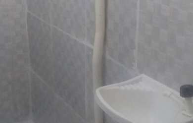 Imagem: A casa possui 2 Dormitórios e 1 Banheiro e está localizado