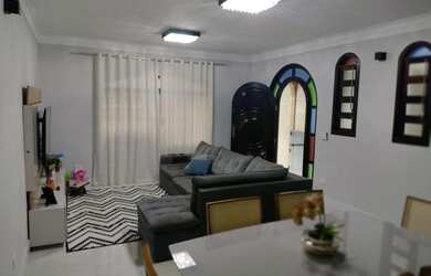 Imagem: A casa possui 3 Dormitórios, 2 Banheiros, 2 Vagas na garagem