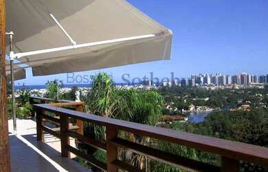 Imagem: A casa em condomínio possui 5 Dormitórios, 5 Banheiros, 2