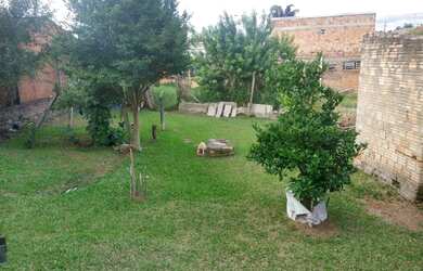 Imagem: A casa possui 2 Dormitórios, 2 Banheiros, 2 Vagas na garagem