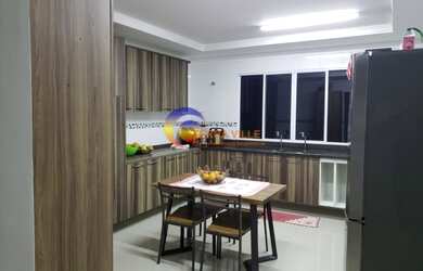 Imagem: A casa em condomínio possui 4 Dormitórios, 5 Banheiros, 2