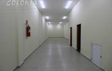 Imagem: O depósito possui 1 Vaga na garagem, 120m² de Área e está