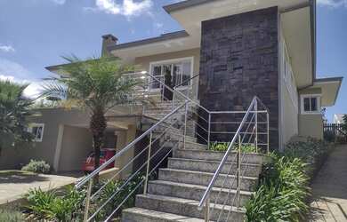 Imagem: A casa em condomínio possui 5 Dormitórios, 5 Banheiros, 5