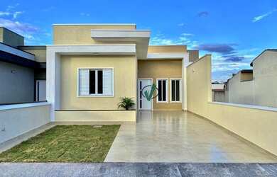 Imagem: A casa possui 3 Dormitórios, 2 Banheiros, 90m² de Área e