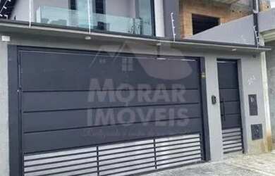 Imagem: A casa possui 3 Dormitórios, 2 Banheiros, 2 Vagas na garagem