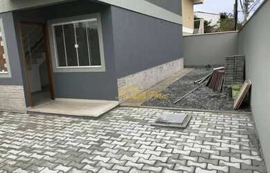 Imagem: A casa possui 2 Dormitórios, 3 Banheiros, 1 Vaga na garagem