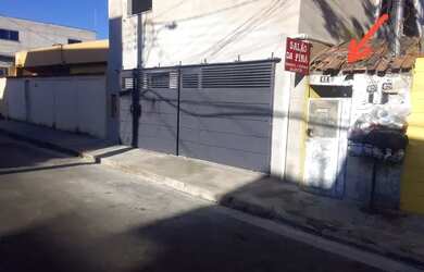 Imagem: A casa possui 4 Dormitórios, 2 Banheiros, 300m² de Área e