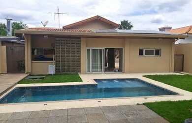 Imagem: A casa possui 2 Dormitórios, 2 Banheiros, 200m² de Área e