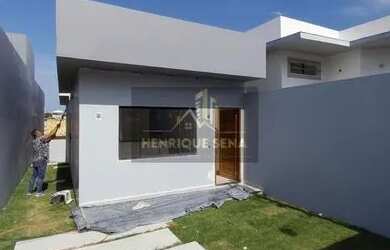 Imagem: A casa possui 3 Dormitórios, 2 Banheiros, 2 Vagas na garagem