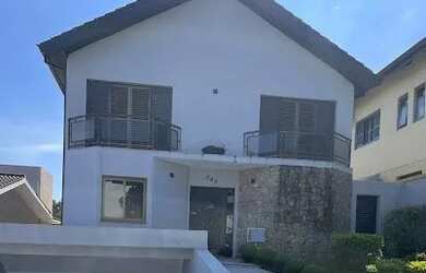 Imagem: A casa em condomínio possui 4 Dormitórios, 4 Banheiros, 4