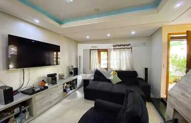 Imagem: A casa possui 3 Dormitórios, 4 Banheiros, 4 Vagas na garagem