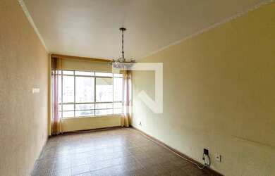 Imagem: O apartamento possui 3 Dormitórios, 1 Banheiro, 1 Vaga na garagem