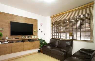 Imagem: A casa possui 3 Dormitórios, 3 Banheiros, 2 Vagas na garagem