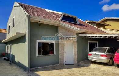 Imagem: A casa possui 3 Dormitórios, 2 Banheiros, 2 Vagas na garagem