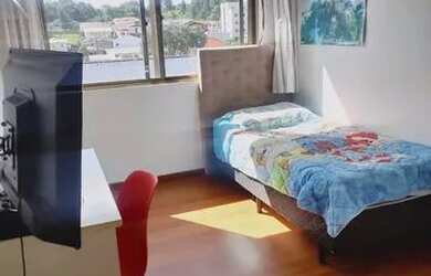 Imagem: O apartamento possui 2 Dormitórios, 1 Banheiro, 1 Vaga na garagem