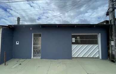 Imagem: A casa possui 2 Dormitórios, 1 Banheiro, 1 Vaga na garagem