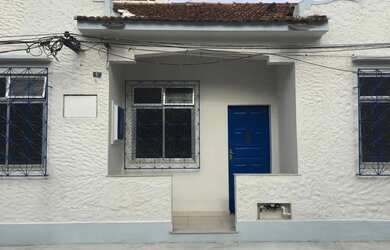 Imagem: A casa possui 2 Dormitórios, 1 Banheiro, 1 Vaga na garagem