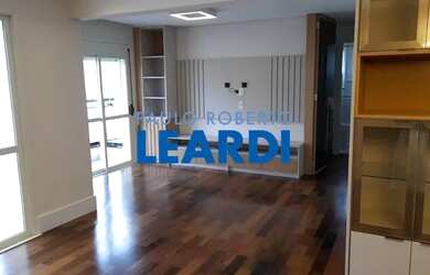 Imagem: O apartamento possui 2 Dormitórios, 1 Banheiro, 2 Vagas na