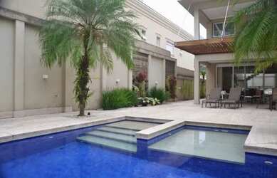 Imagem: A casa em condomínio possui 4 Dormitórios, 5 Banheiros, 5