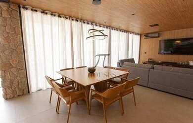 Imagem: A casa em condomínio possui 4 Dormitórios, 5 Banheiros, 4