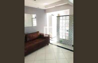 Imagem: A casa possui 3 Dormitórios, 3 Banheiros, 4 Vagas na garagem