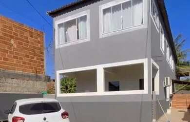 Imagem: A casa possui 1 Dormitório, 1 Banheiro, 1 Vaga na garagem e