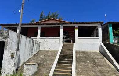 Imagem: A casa possui 3 Dormitórios, 2 Banheiros, 2 Vagas na garagem