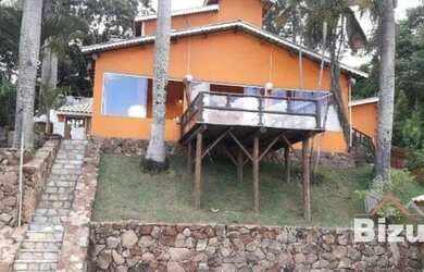 Imagem: A casa em condomínio possui 4 Dormitórios, 5 Banheiros, 500m²