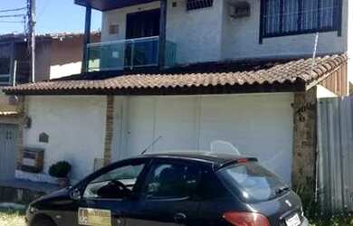 Imagem: A casa possui 4 Dormitórios, 3 Banheiros, 1 Vaga na garagem