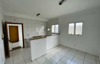 Imagem: O apartamento possui 1 Dormitório, 1 Banheiro, 1 Vaga na garagem